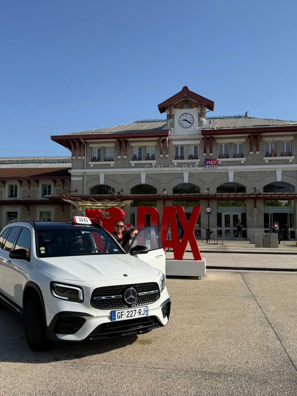 taxi dax gare sncf vehicule mercedes